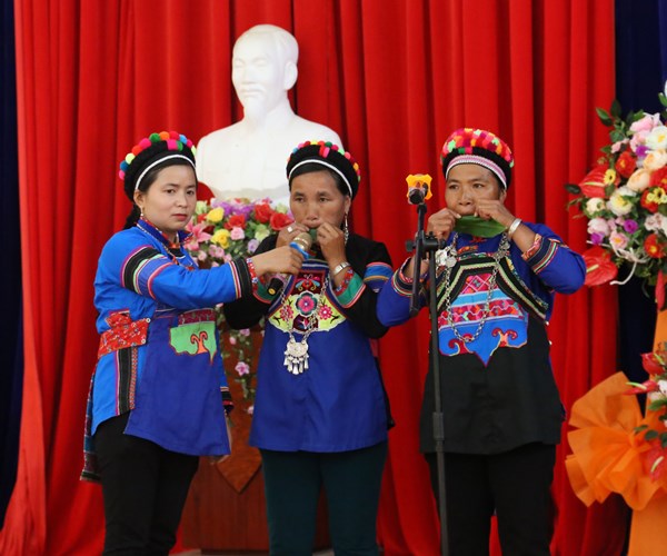 Bo VHTTDL: To chuc truyen day van hoa phi vat the cho dan toc La Chi va Phu La - Anh 4