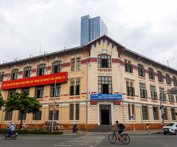 “Chông chênh” công trình kiến trúc trụ sở Hỏa xa - Anh 1