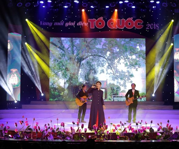 Chương trình nghệ thuật “Vang mãi giai điệu Tổ quốc”: Những giai điệu mang dáng hình đất nước - Anh 3