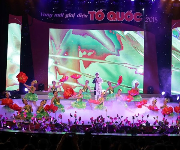 Chương trình nghệ thuật “Vang mãi giai điệu Tổ quốc”: Những giai điệu mang dáng hình đất nước - Anh 5