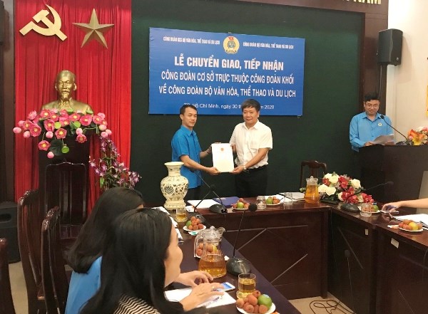 Công đoàn Bộ VHTTDL tổ chức Lễ tiếp nhận Công đoàn cơ sở - Anh 1