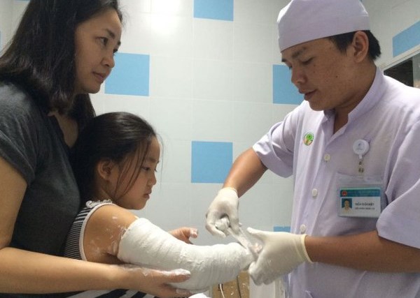 Hà Nội: In sai thẻ BHYT, học sinh được giải quyết quyền lợi - Anh 1