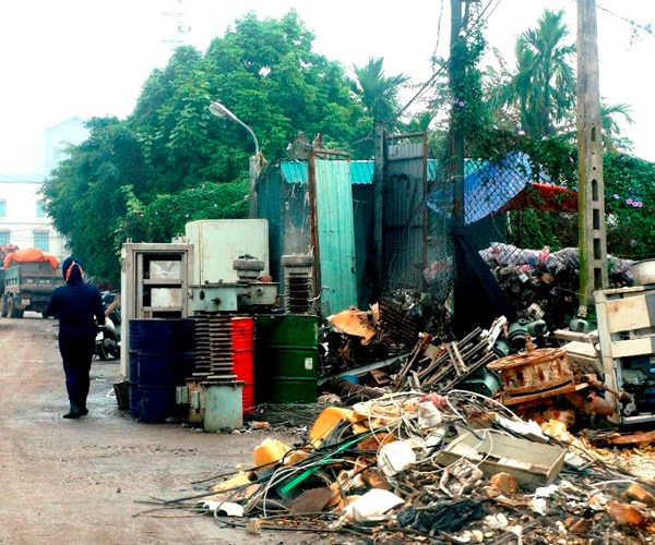 VỀ VỤ NỔ Ở QUAN ĐỘ (VĂN MÔN, YÊN PHONG - BẮC NINH): Chưa giải quyết tận gốc mối nguy hiểm - Anh 2