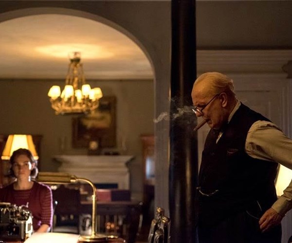 Gary Oldman chiến thắng “Quả cầu Vàng”  với “Giờ đen tối” - Anh 5