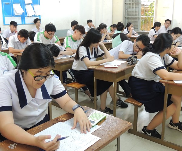 VỀ VIỆC “HỌC SINH KHÔNG CÓ THỜI GIAN ĐỂ… NGỦ”: Làm gì để hết áp lực bài vở? - Anh 1