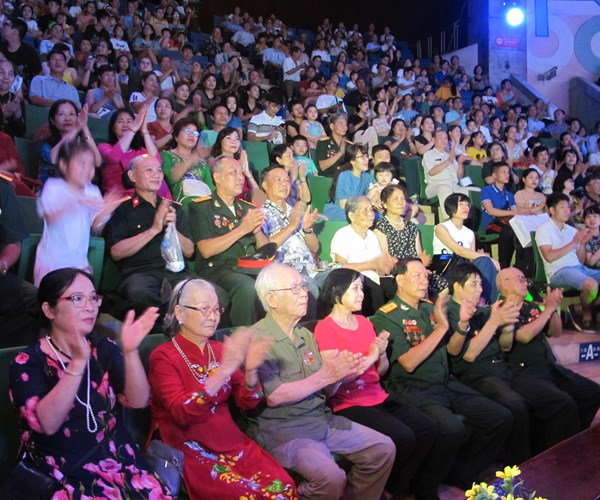 Xiếc “Biển đảo là quê hương” : Lời tri ân tới những người chiến sĩ hải quân - Anh 2