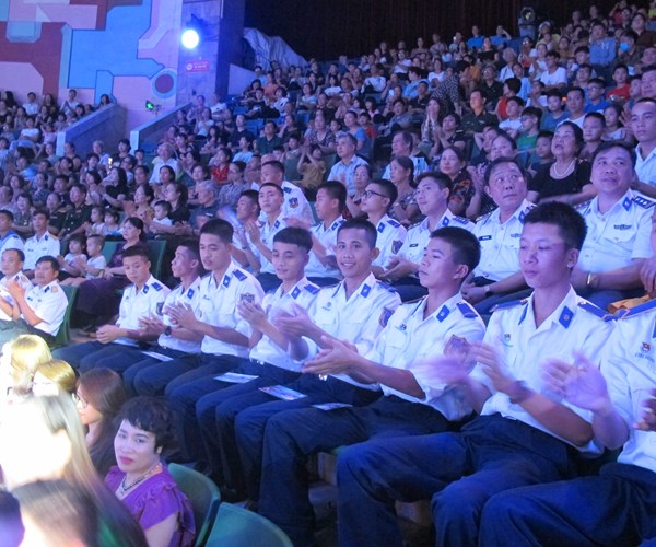 Xiếc “Biển đảo là quê hương” : Lời tri ân tới những người chiến sĩ hải quân - Anh 8