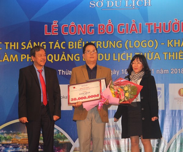 Trao giải cuộc thi sáng tác logo, slogan và phim quảng bá du lịch Huế - Anh 1