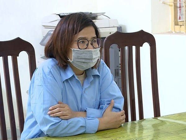 Truy tố 4 bị can trong vụ buôn bán trang phục phòng Covid-19 giả - Anh 1