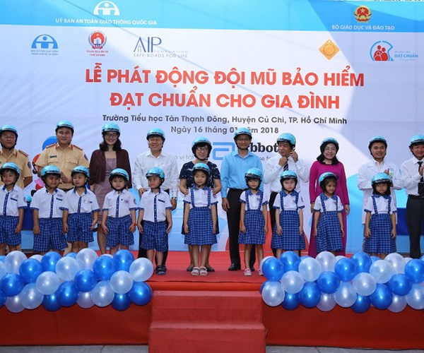 Phát động đội mũ bảo hiểm cho học sinh và giáo viên - Anh 1