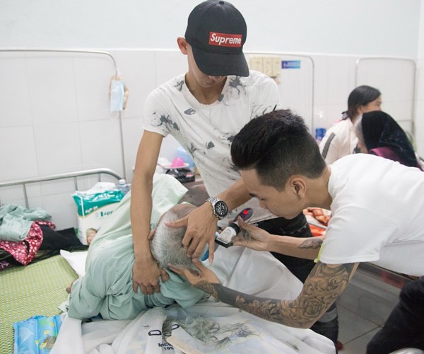 Còn hơn cả việc tử tế - Anh 2
