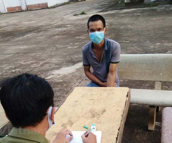 Bình Phước: Bắt một đối tượng cố gắng vượt biên trốn cách ly - Anh 1