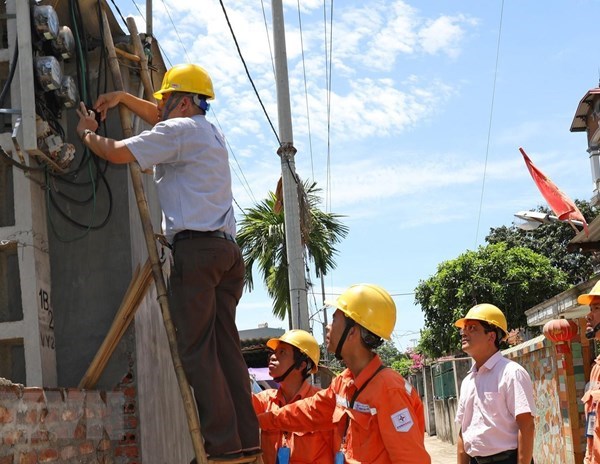 Bộ Công Thương đề xuất hai phương án bán lẻ giá điện - Anh 1