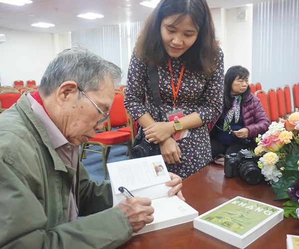 Nhân văn trong từng trang viết - Anh 1