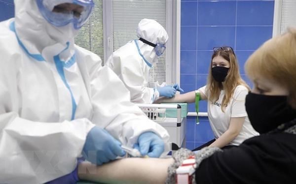 Nga công bố giá của vắcxin ngừa virus SARS-CoV-2 Sputnik V - Anh 1