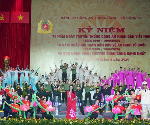 Thủ tướng: Chiến sĩ Công an phải là niềm tin, chỗ dựa vững chắc của nhân dân lúc gian nguy - Anh 4