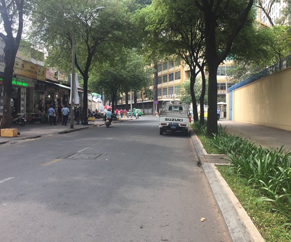 Đình chỉ hoạt động 48 bãi đậu xe ở khu vực trung tâm: Quận dừng, thành phố nói sớm khai thác lại - Anh 1
