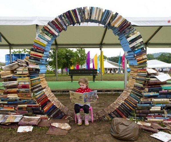 Thị trấn sách có một không hai trên thế giới - Anh 1