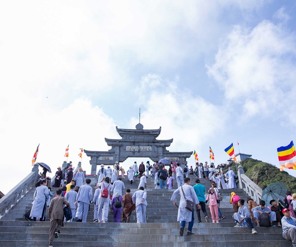 Mua Vu Lan, du khach tim ve Fansipan Sa Pa bai Phat, cau an - Anh 7