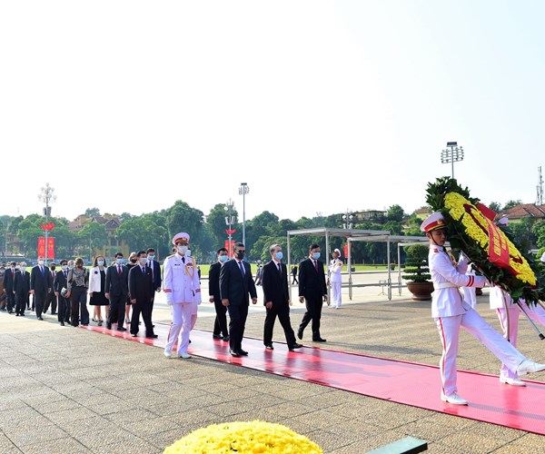Lãnh đạo Đảng, Nhà nước vào Lăng viếng Chủ tịch Hồ Chí Minh - Anh 6