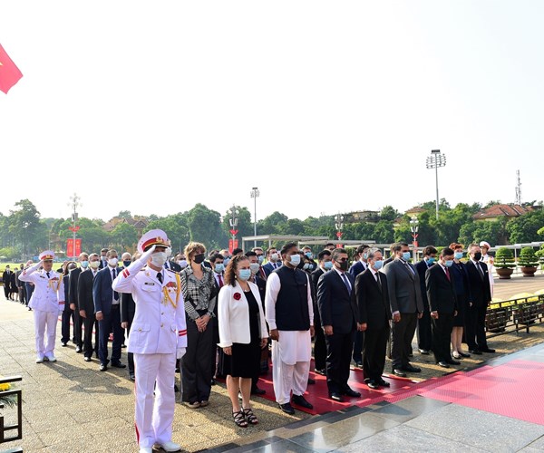 Lãnh đạo Đảng, Nhà nước vào Lăng viếng Chủ tịch Hồ Chí Minh - Anh 7