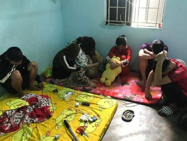 Phát hiện 4 cặp nam nữ 