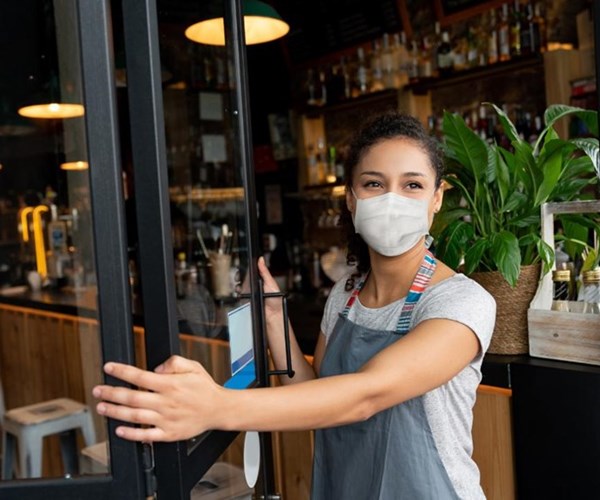 Mỹ nới lỏng kiểm tra Covid-19 đối với hành khách quốc tế từ 14.9 - Anh 2
