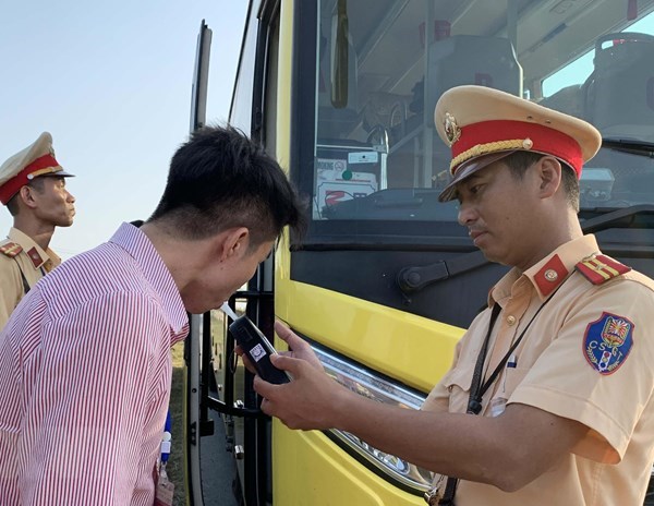 Xử lý 26.920 trường hợp vi phạm nồng độ cồn, ma túy - Anh 1