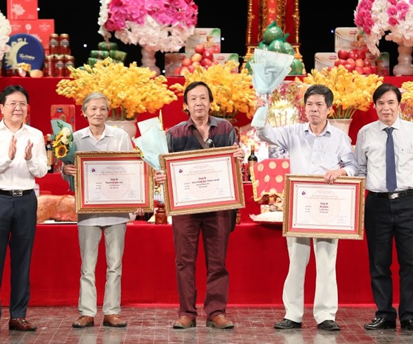 Đông đảo các thế hệ nghệ sĩ dự Lễ Giỗ tổ sân khấu dân tộc - Anh 7