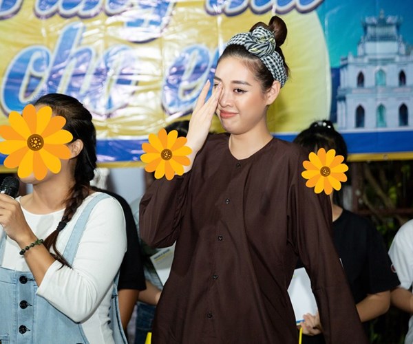 Hoa hậu Hoàn vũ Việt Nam tổ chức Trung Thu cho trẻ em gái thiệt thòi - Anh 2