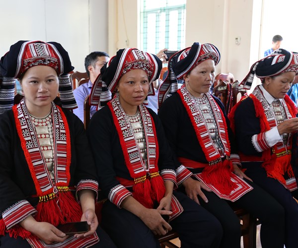 Khơi dậy nghề thêu, dệt thổ cẩm của người Dao Đỏ tại Hà Giang - Anh 2