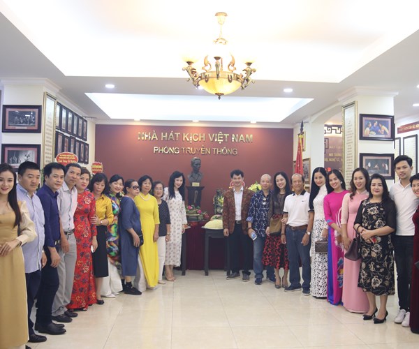 Nghệ sĩ dâng hương Giỗ tổ nghề sân khấu - Anh 3