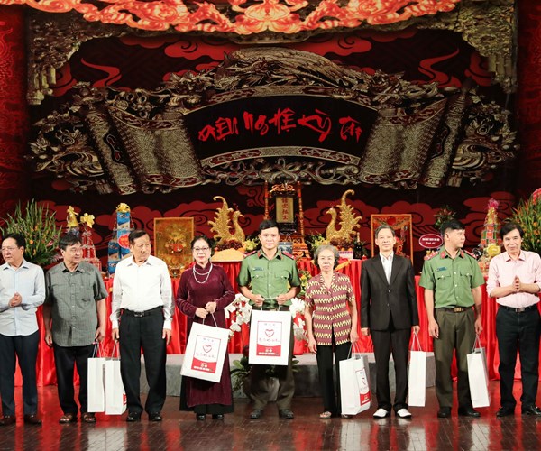 Nghệ sĩ dâng hương Giỗ tổ nghề sân khấu - Anh 2
