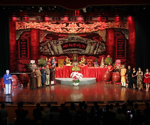 Nghệ sĩ dâng hương Giỗ tổ nghề sân khấu - Anh 1