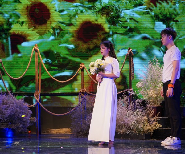 Nhạc kịch “Trại hoa vàng”: Món quà thú vị dành cho khán giả trẻ - Anh 3