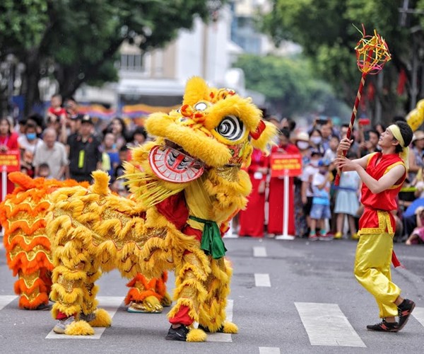 Người dân Thủ đô mãn nhãn với những màn trình diễn múa rồng ngoạn mục - Anh 7