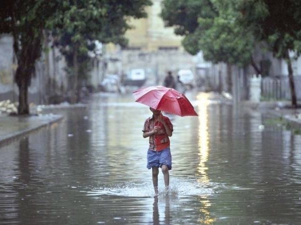 Phòng chống các bệnh dịch dễ gặp mùa mưa bão - Anh 1