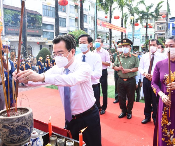 Dâng hương kỷ niệm 152 năm Anh hùng dân tộc Nguyễn Trung Trực hy sinh - Anh 1