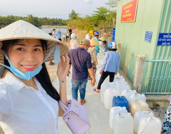 Gần 9 tỉ đồng được nghệ sĩ quyên góp ủng hộ miền Trung - Anh 2