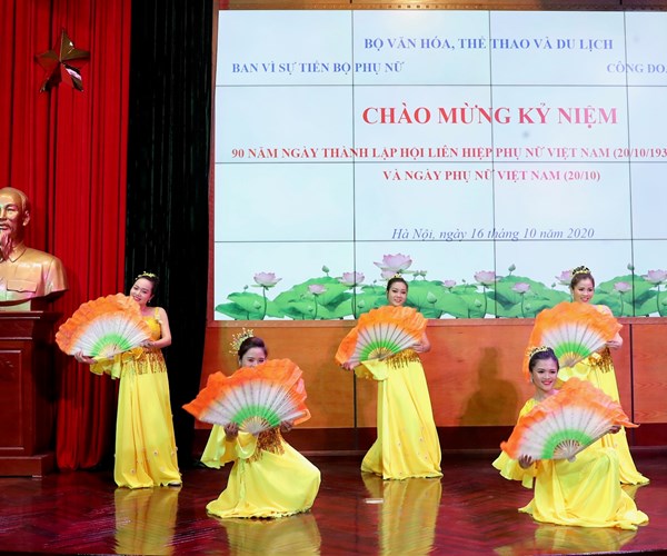 Bộ trưởng Nguyễn Ngọc Thiện:  Bộ VHTTDL rất quan tâm tới việc đào tạo, bồi dưỡng, bổ nhiệm cán bộ nữ - Anh 3