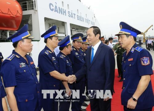 Chủ tịch nước thăm, chúc Tết cán bộ, chiến sĩ cảnh sát biển - Anh 1