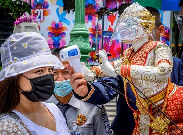 Thái Lan đón du khách quốc tế sau 7 tháng đóng cửa biên giới - Anh 1