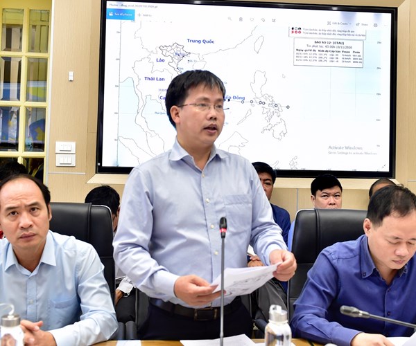 Phó Thủ tướng Trịnh Đình Dũng họp khẩn ứng phó hai cơn bão - Anh 2