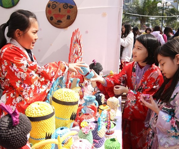 Hội xuân Vinsers 2018 tái hiện văn hóa đón tết các nước trên thế giới - Anh 4