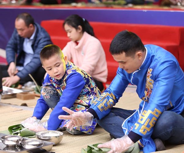 Hội xuân Vinsers 2018 tái hiện văn hóa đón tết các nước trên thế giới - Anh 8