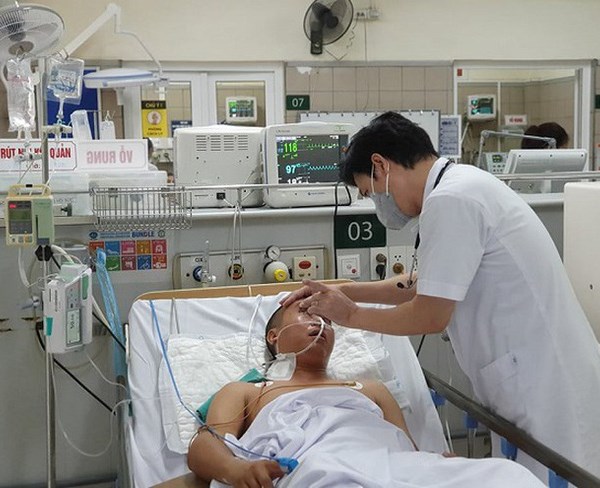 Hàng loạt vụ ngộ độc, cần siết chặt quản lý sản xuất, kinh doanh rượu - Anh 1