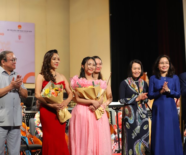 “Là con gái để tỏa sáng”: Chung tay chấm dứt phân biệt đối xử do định kiến giới - Anh 1