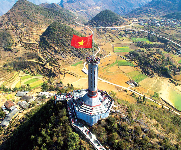 Giữa cao nguyên đá, thấy Tổ quốc mình còn đẹp hơn tranh - Anh 1