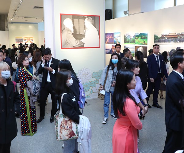 Khai mạc triển lãm ảnh “Việt Nam tươi đẹp – Trung Quốc tươi đẹp” - Anh 10