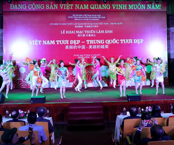 Khai mạc triển lãm ảnh “Việt Nam tươi đẹp – Trung Quốc tươi đẹp” - Anh 5